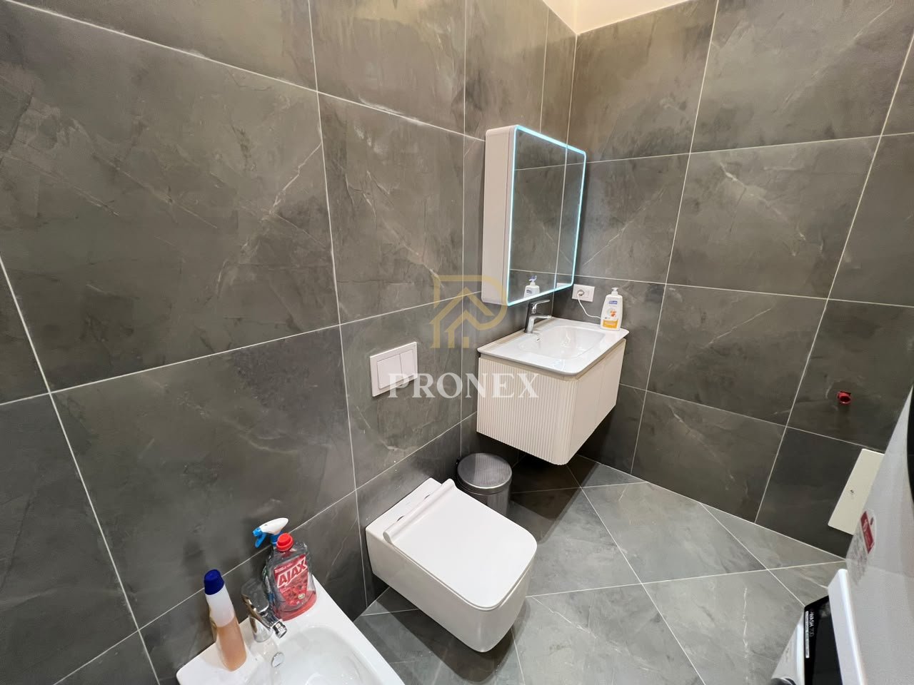 Apartament me qera 1+1 tek Rruga e Kavajes