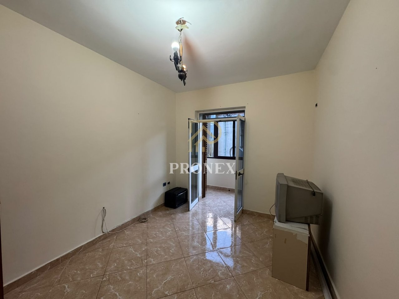 Ufficio, 2+1, in affitto, Via Kavaja, - 80.000 Leke