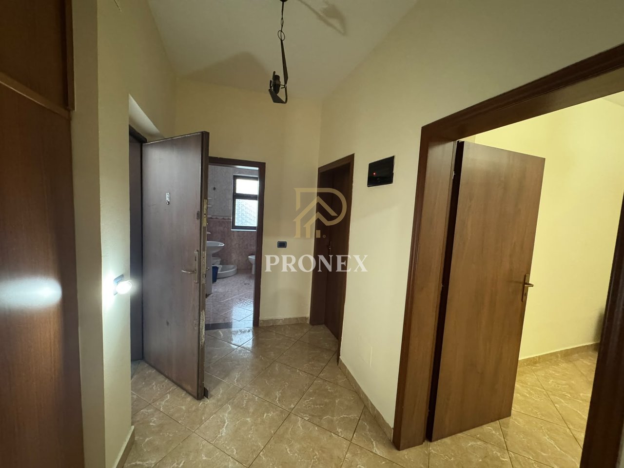 Ufficio, 2+1, in affitto, Via Kavaja, - 80.000 Leke