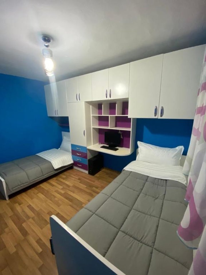 Jepet me qera apartament 2+1 tek Mine Peza!