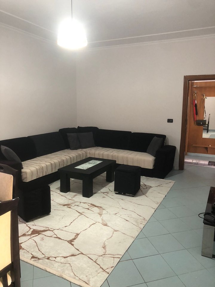 Jepet  apartament 2+2+2 me qera  Rruga Kongresi i Tiranes ,Mine Peza!
