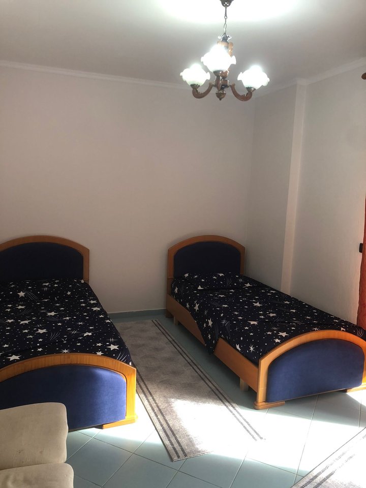 Jepet  apartament 2+2+2 me qera  Rruga Kongresi i Tiranes ,Mine Peza!