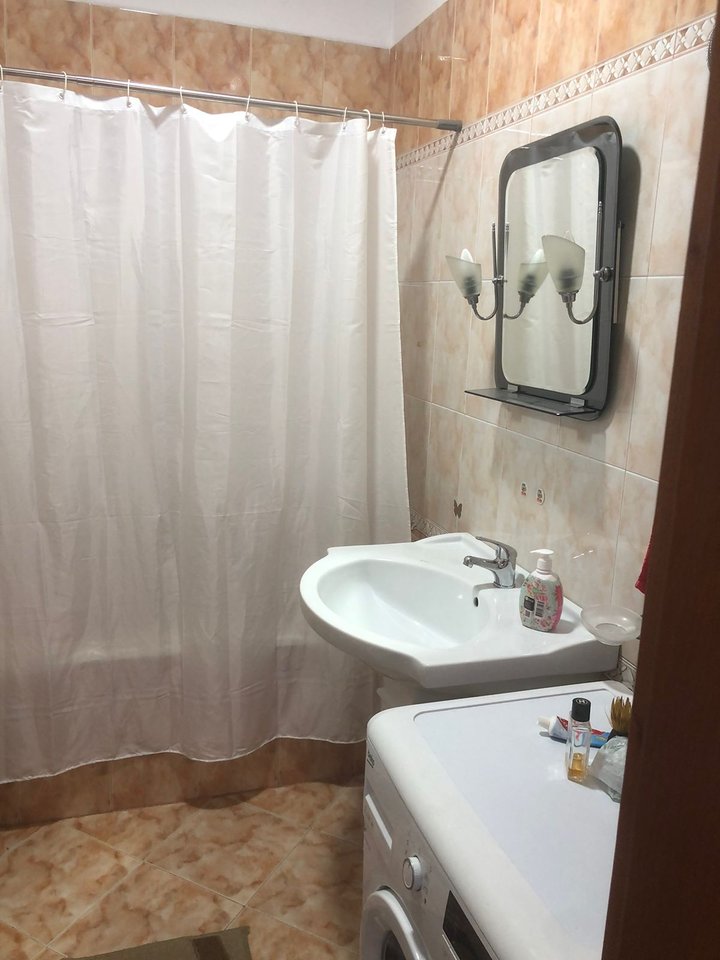 Jepet  apartament 2+2+2 me qera  Rruga Kongresi i Tiranes ,Mine Peza!