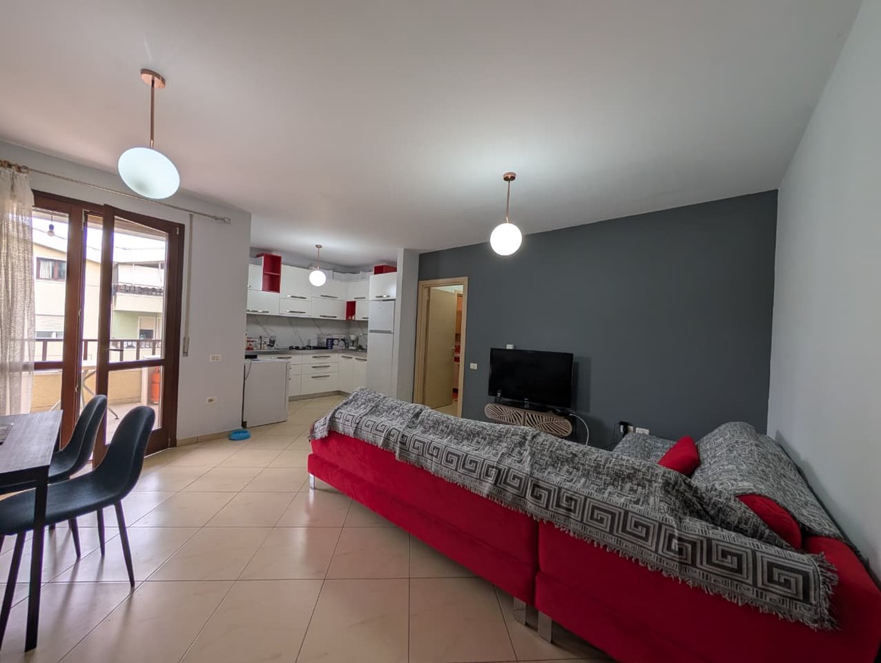 Jepet me qera apartament 2+1+🅿Rruga Selita e Vjeter,Kopshti Botanik