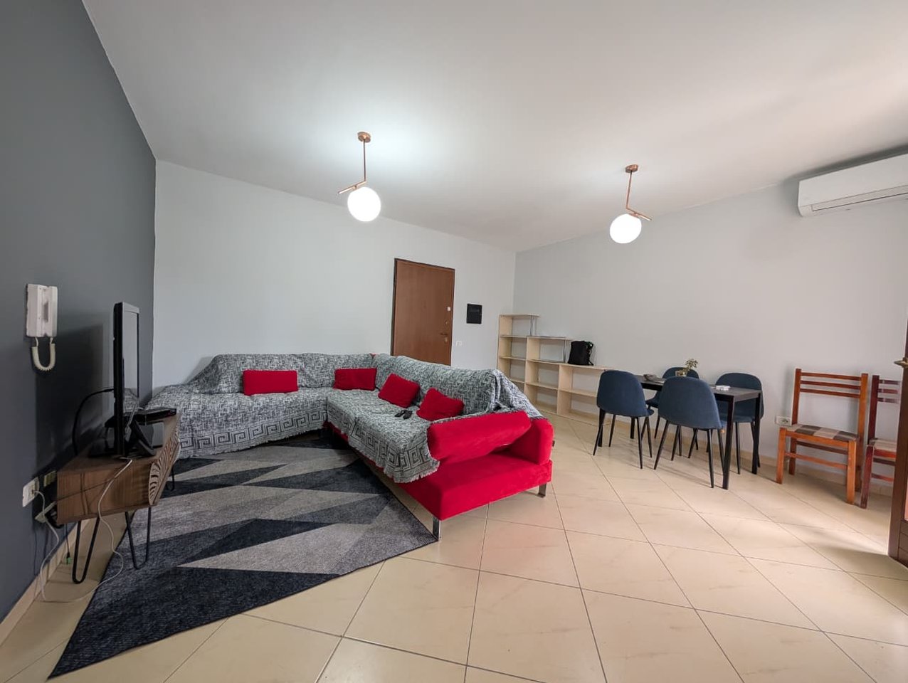 Jepet me qera apartament 2+1+🅿Rruga Selita e Vjeter,Kopshti Botanik