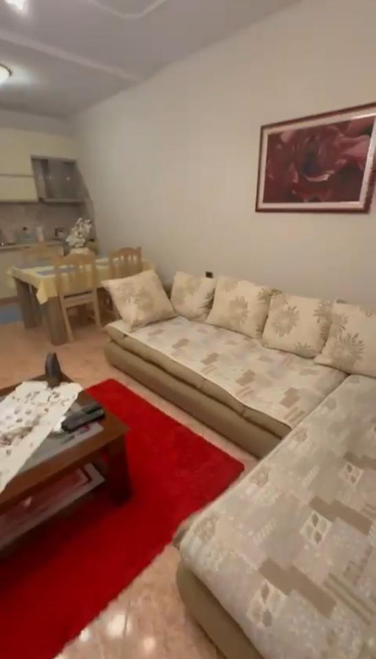 A 3+1+2T apartment is for rent near the Ballet School.