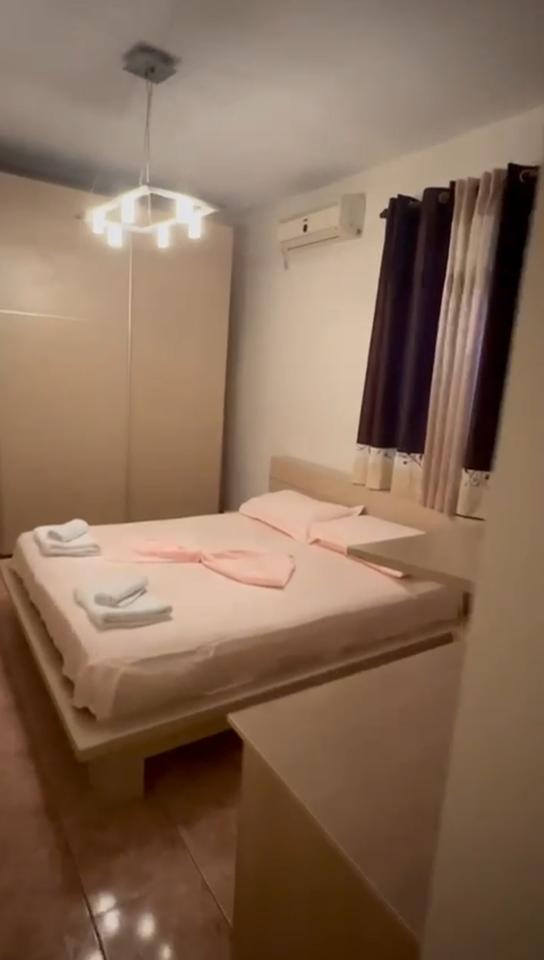 A 3+1+2T apartment is for rent near the Ballet School.