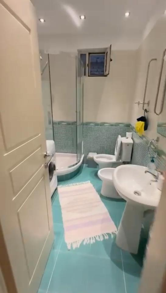 A 3+1+2T apartment is for rent near the Ballet School.