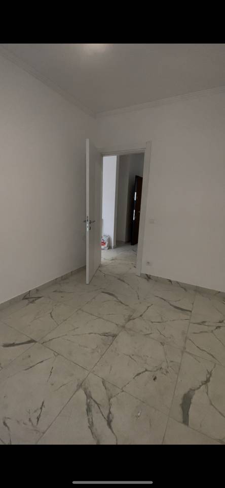 Jepet me qera apartamenti 1+1 ,tek Univers City!