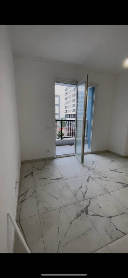 Jepet me qera apartamenti 1+1 ,tek Univers City!