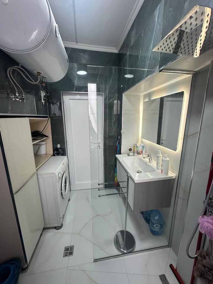 Affittasi appartamento 1+1+ cucina a Vasil Shanto, Via Viktor Eftemiu!