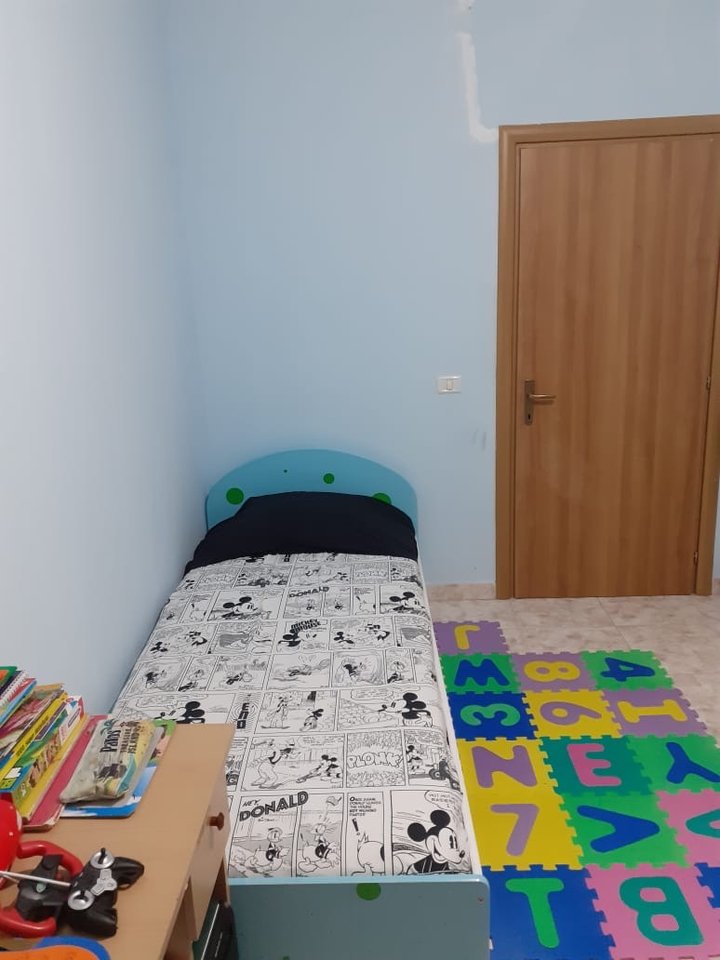 Jepet  me qera apartament 2+1+2 Astir, tek Pallatet Fratari!