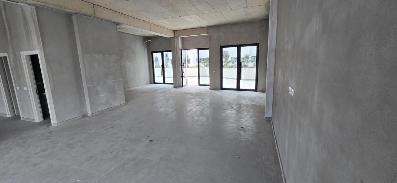 Jepet me qera njesi bisnezi 127m² Kompleksi River Residenc!
