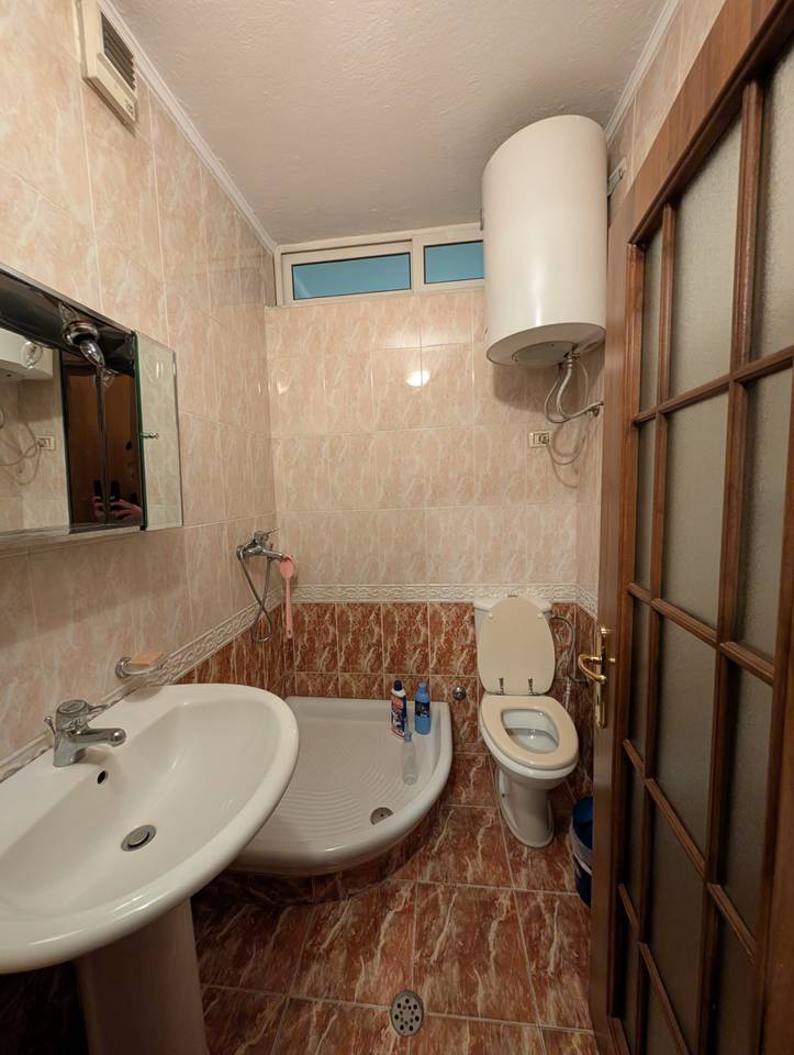 Jepet me qera 2+1+2 tek Tajvani