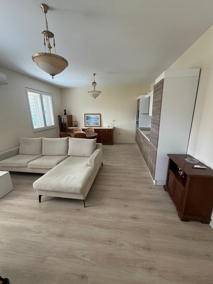 Appartamento 1+1 in affitto in Via Gjin Bue Shpata, Stadio Dinamo!