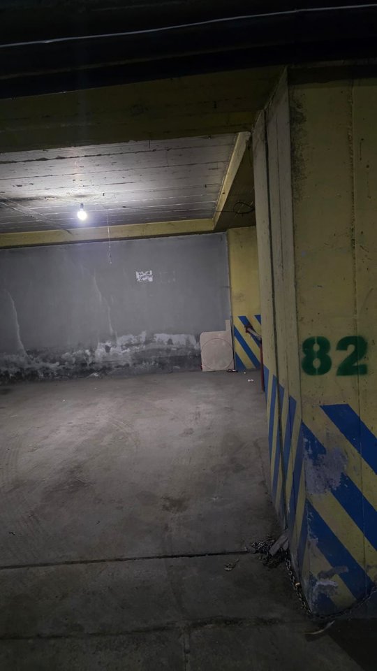 Garage sotterraneo in vendita in via Barrikadave vicino alla Galleria!