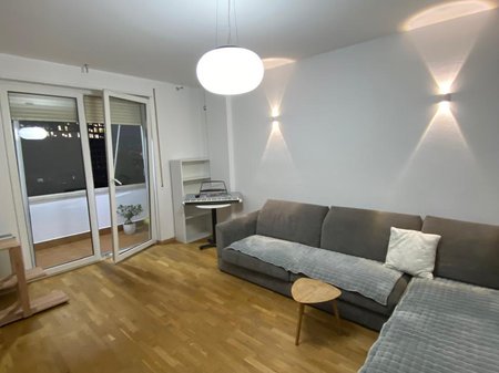 Jepet  me qera apartamenti 2+1+ Soxhorno + 2 Tualete+ Ballkon+ Depo+ Post Parkimi,tek rruga Mustafa Matohiti!