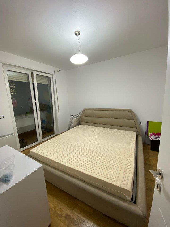 Jepet  me qera apartamenti 2+1+ Soxhorno + 2 Tualete+ Ballkon+ Depo+ Post Parkimi,tek rruga Mustafa Matohiti!