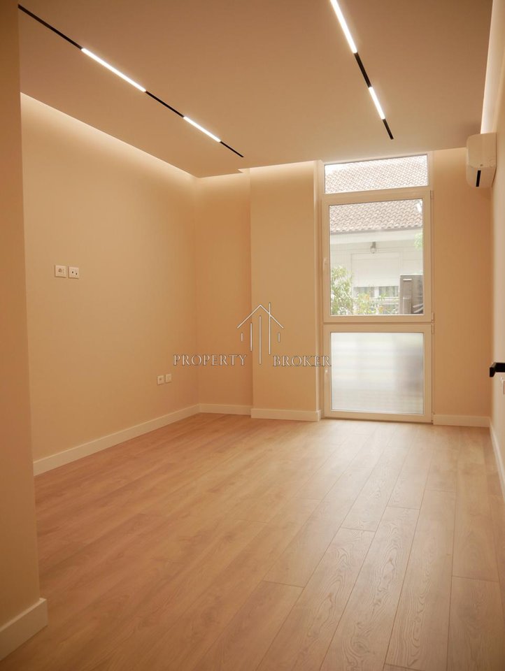 Business space near Air Albania Stadium (2+1+2+parking space)