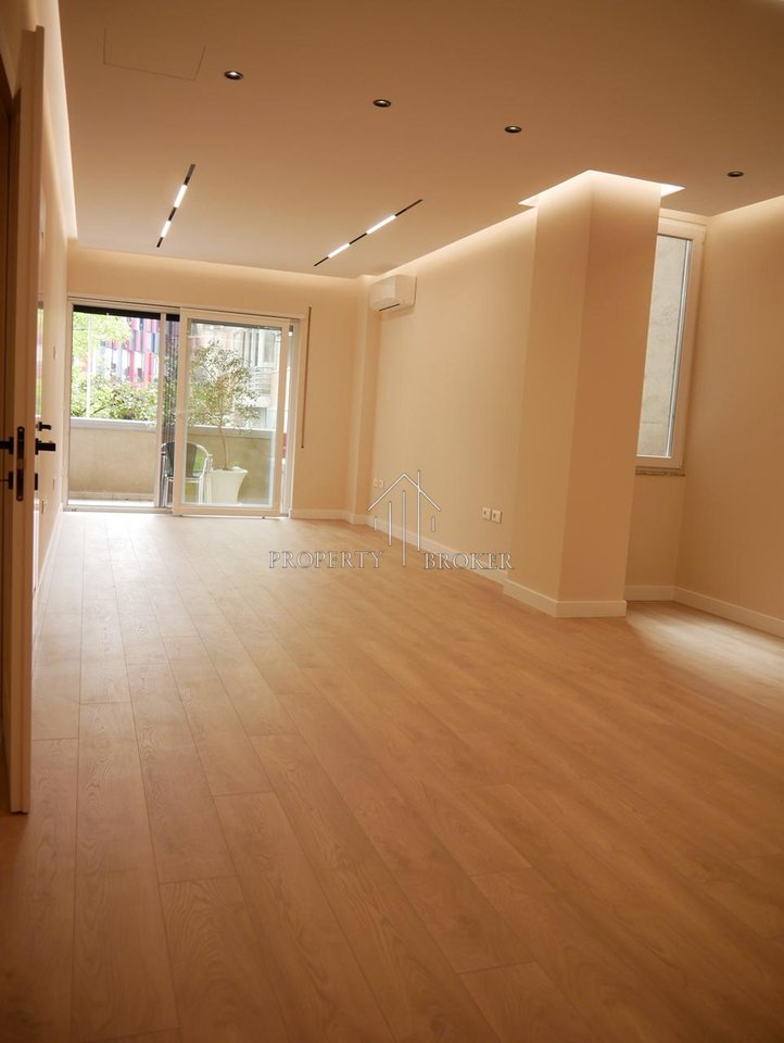 Business space near Air Albania Stadium (2+1+2+parking space)