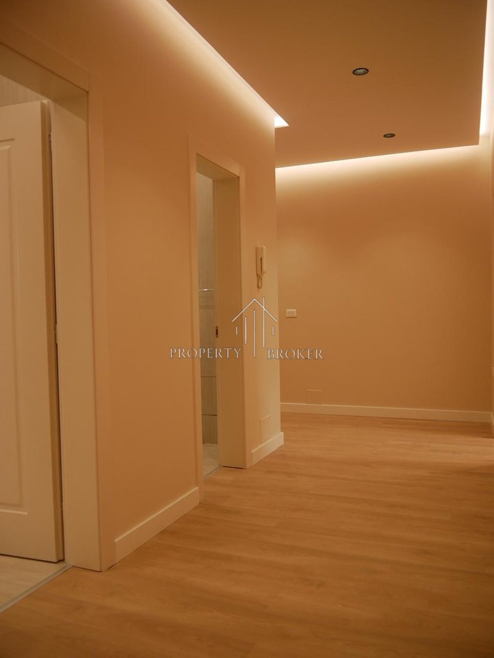 Business space near Air Albania Stadium (2+1+2+parking space)