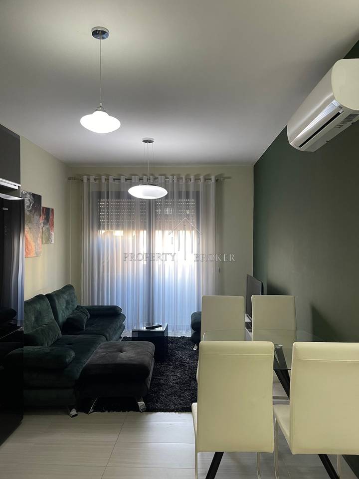 Jepet me qera apartament 1+1 tek Stadiumi Dinamo!