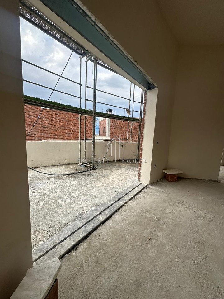 Shitet apartament 2+1+Verande,Rruga e Dashurise,Kodra e Diellit!