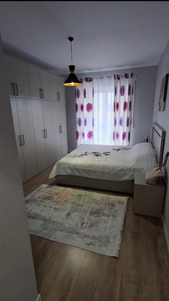 Jepet me qera apartament 1+1+post parkimi i perfshire Rruga Dritan Hoxha, Pallati E-88