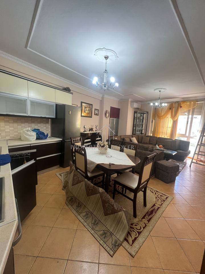 Jepet me qera apartament 2+1  tek Rruga Eshref Frasheri,Don Bosko!