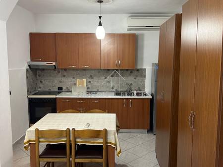 Jepet me qera garsoniere ne shtepi private Kristal Center!