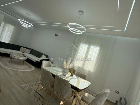 Jepet me qera shtepi private 2 kateshe tek Rruga e Luleve, Shkoze !