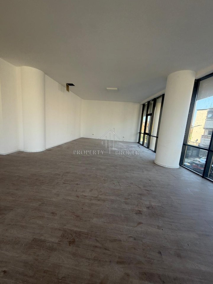 Jepet njesi sherbimi me qera (179m2) tek Golden Tower, Rr Mine Peza!