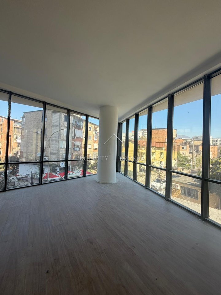 Jepet njesi sherbimi me qera (179m2) tek Golden Tower, Rr Mine Peza!