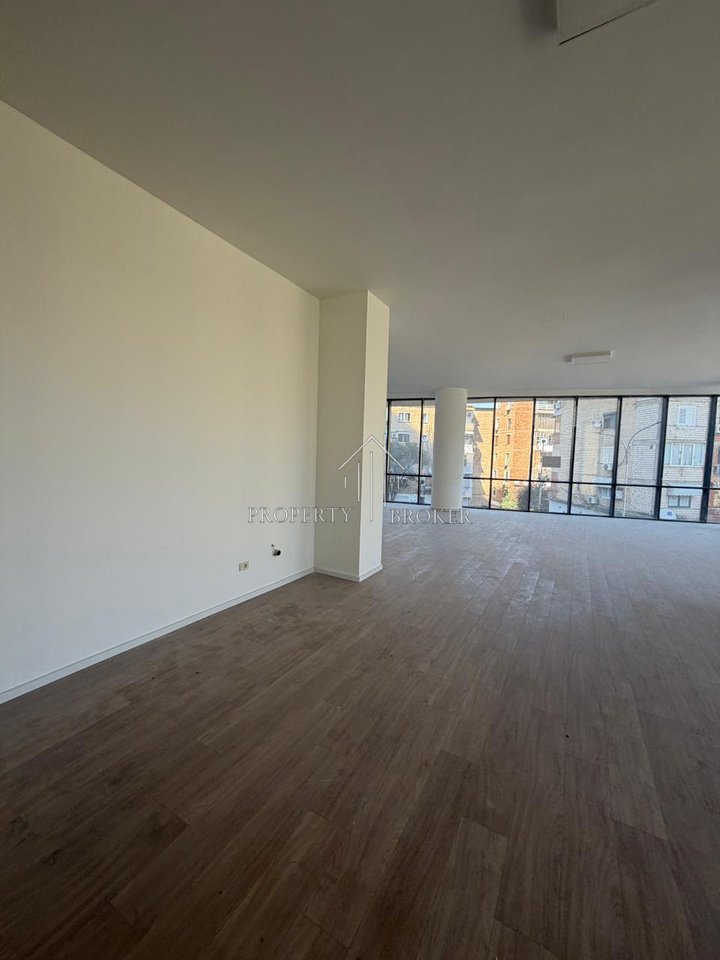 Jepet njesi sherbimi me qera (179m2) tek Golden Tower, Rr Mine Peza!