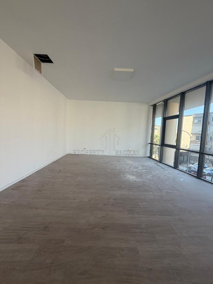 Jepet njesi sherbimi me qera (179m2) tek Golden Tower, Rr Mine Peza!