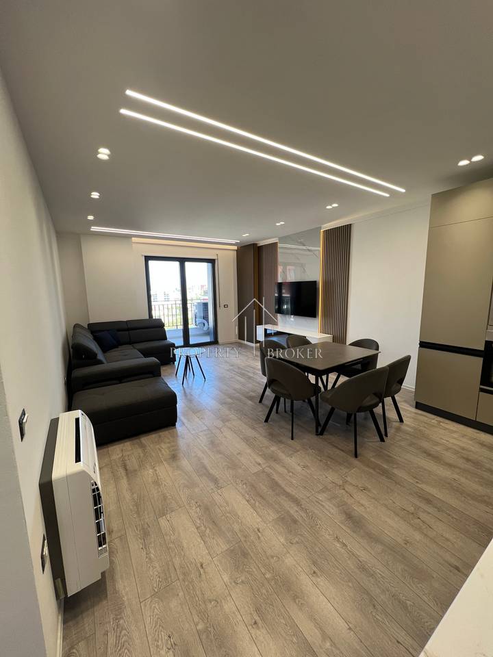 Shitet apartament 2+1+2 Tek Kompleksi Ndregjoni,Rruga Jordan Misja!