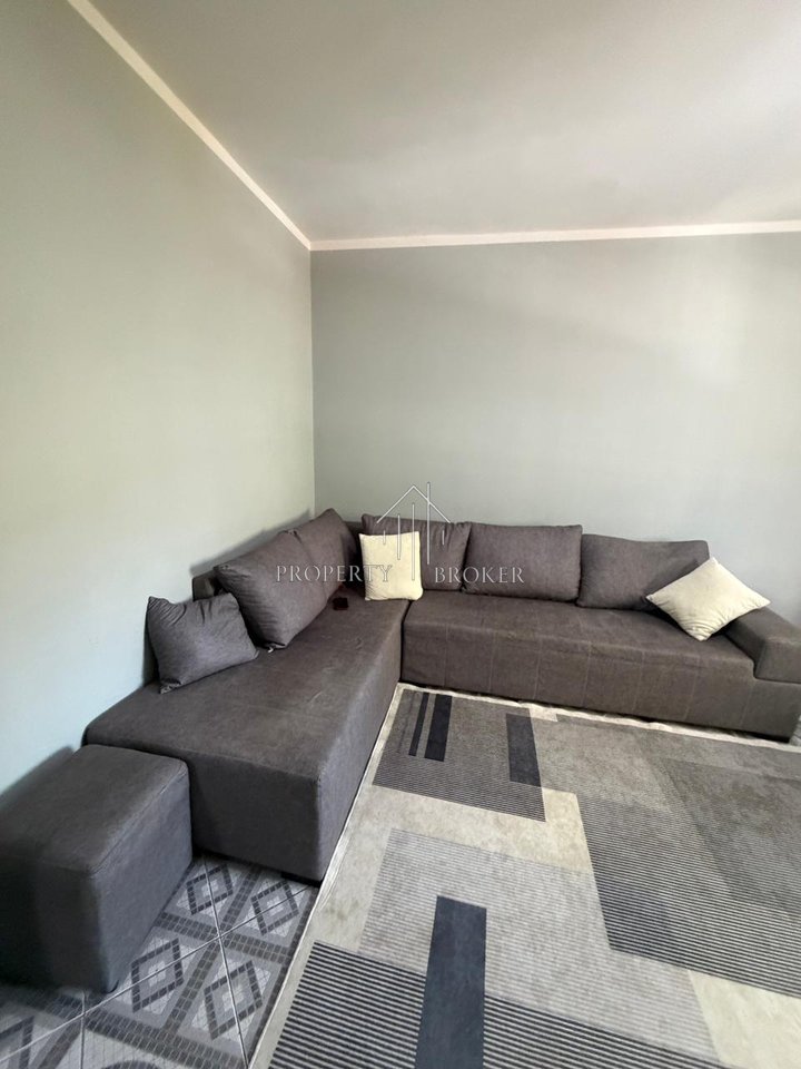 Shitet apartament 1+1+ambjent gatimi ne Laprake!