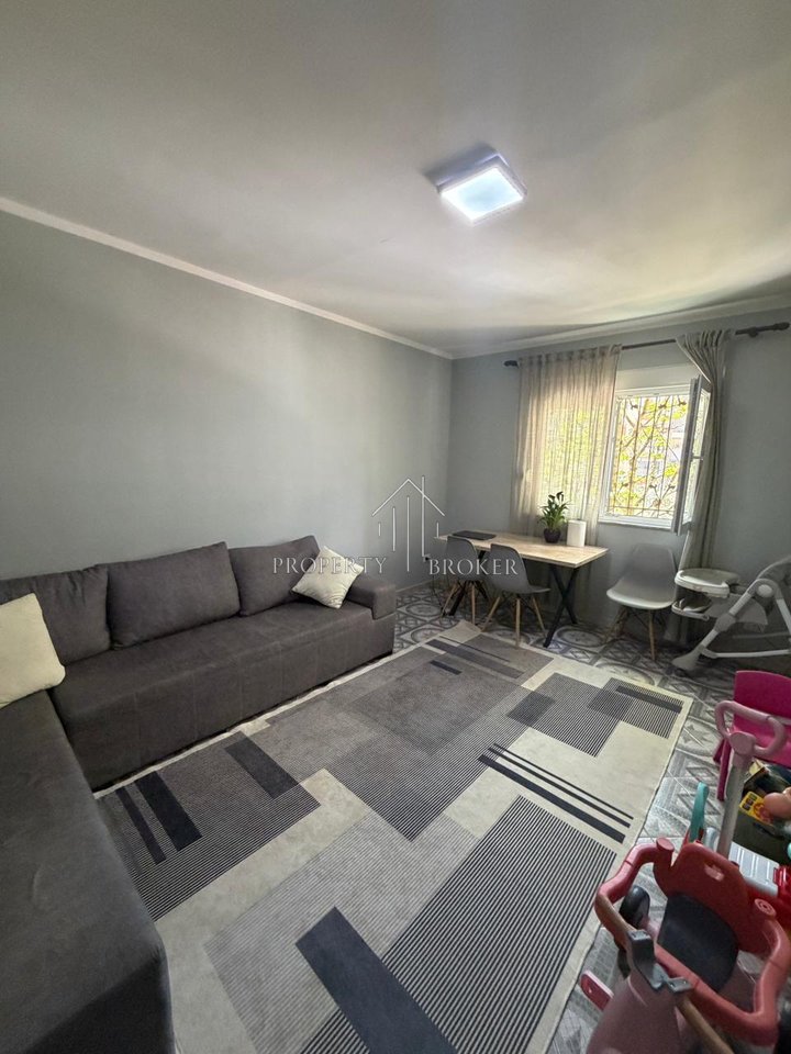 Shitet apartament 1+1+ambjent gatimi ne Laprake!