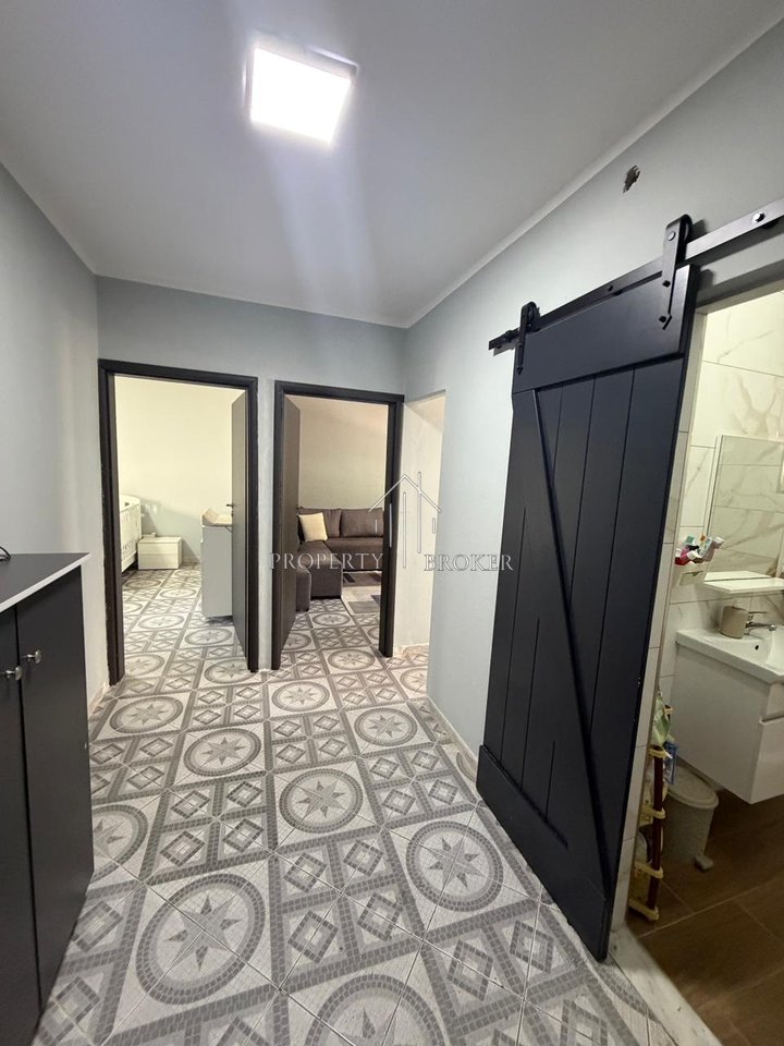 Shitet apartament 1+1+ambjent gatimi ne Laprake!