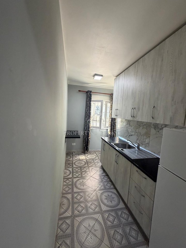 Shitet apartament 1+1+ambjent gatimi ne Laprake!