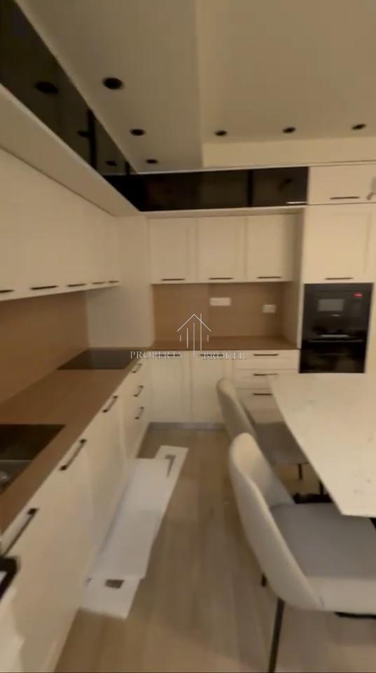 Jepet me qera super apartament 2+1 Porcelan!