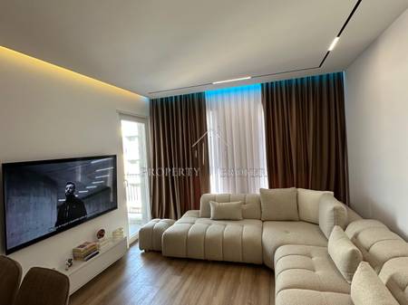 Shitet apartament 2+1 plotesisht i mobiluar tek Univers City!