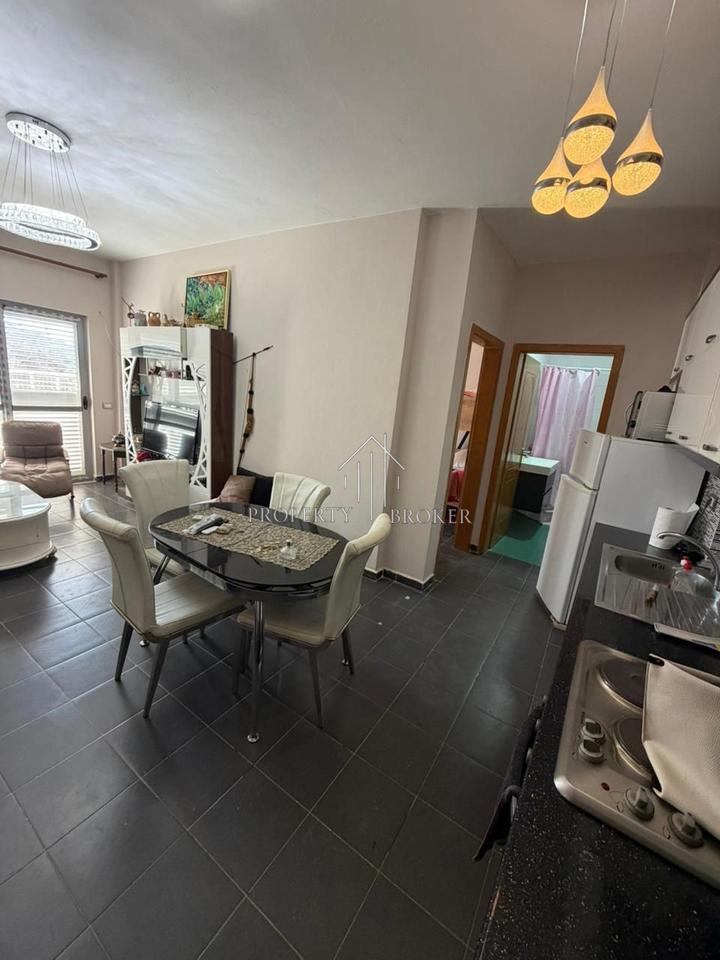 Shitet apartament 1+1 tek Shkembi Kavajes!
