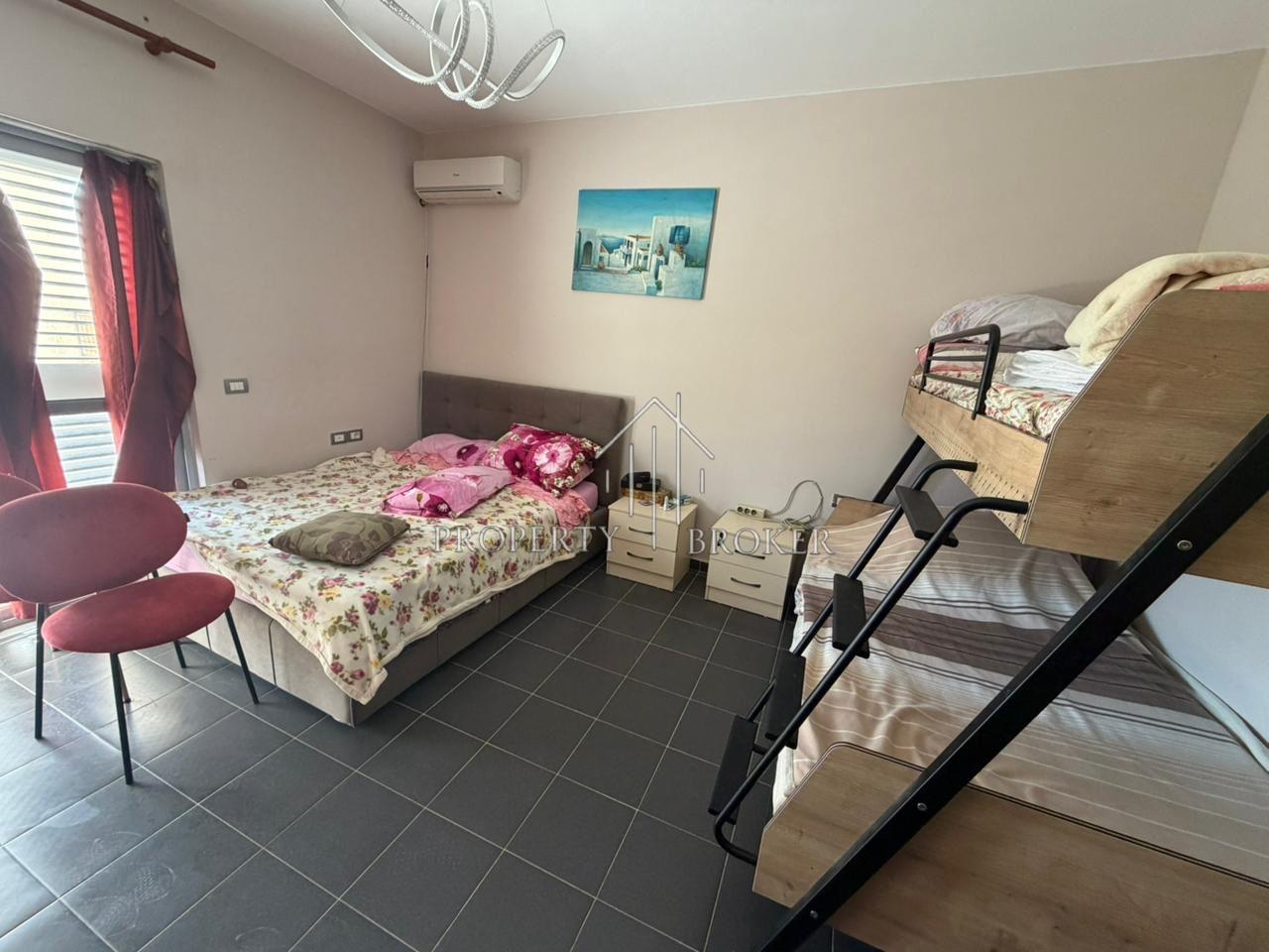 Shitet apartament 1+1 tek Shkembi Kavajes!