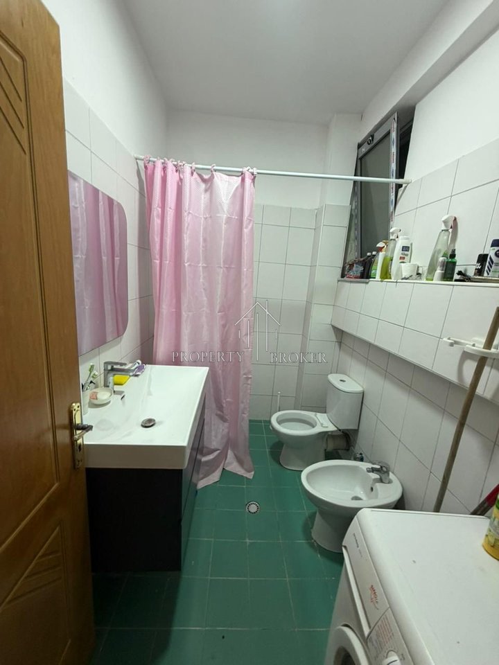 Shitet apartament 1+1 tek Shkembi Kavajes!