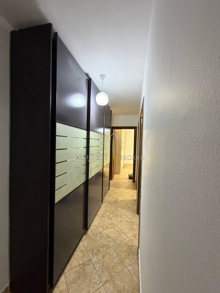 Shitet apartamenti 2+1  tek Malazjani, Kamez !