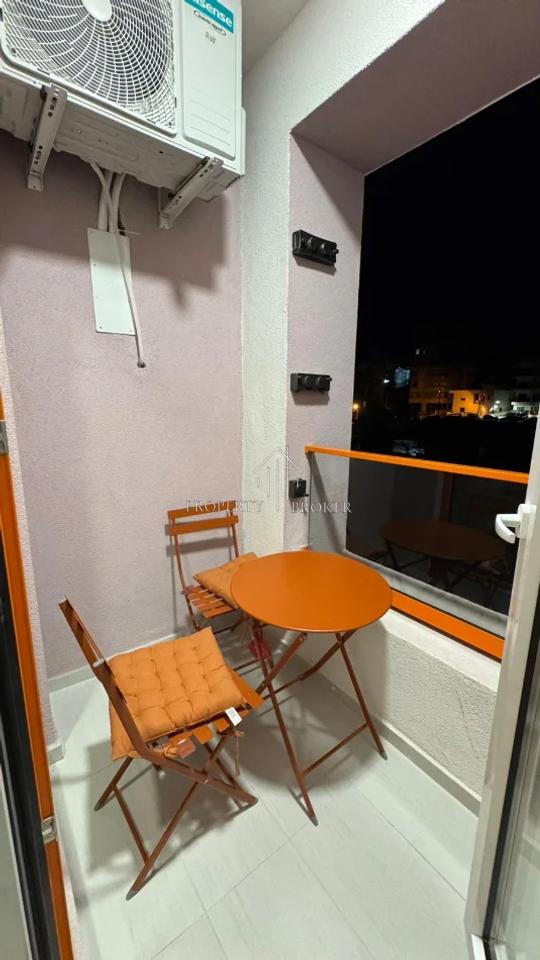 Jepet me qera apartamenti 1+1 ne Ali Dem