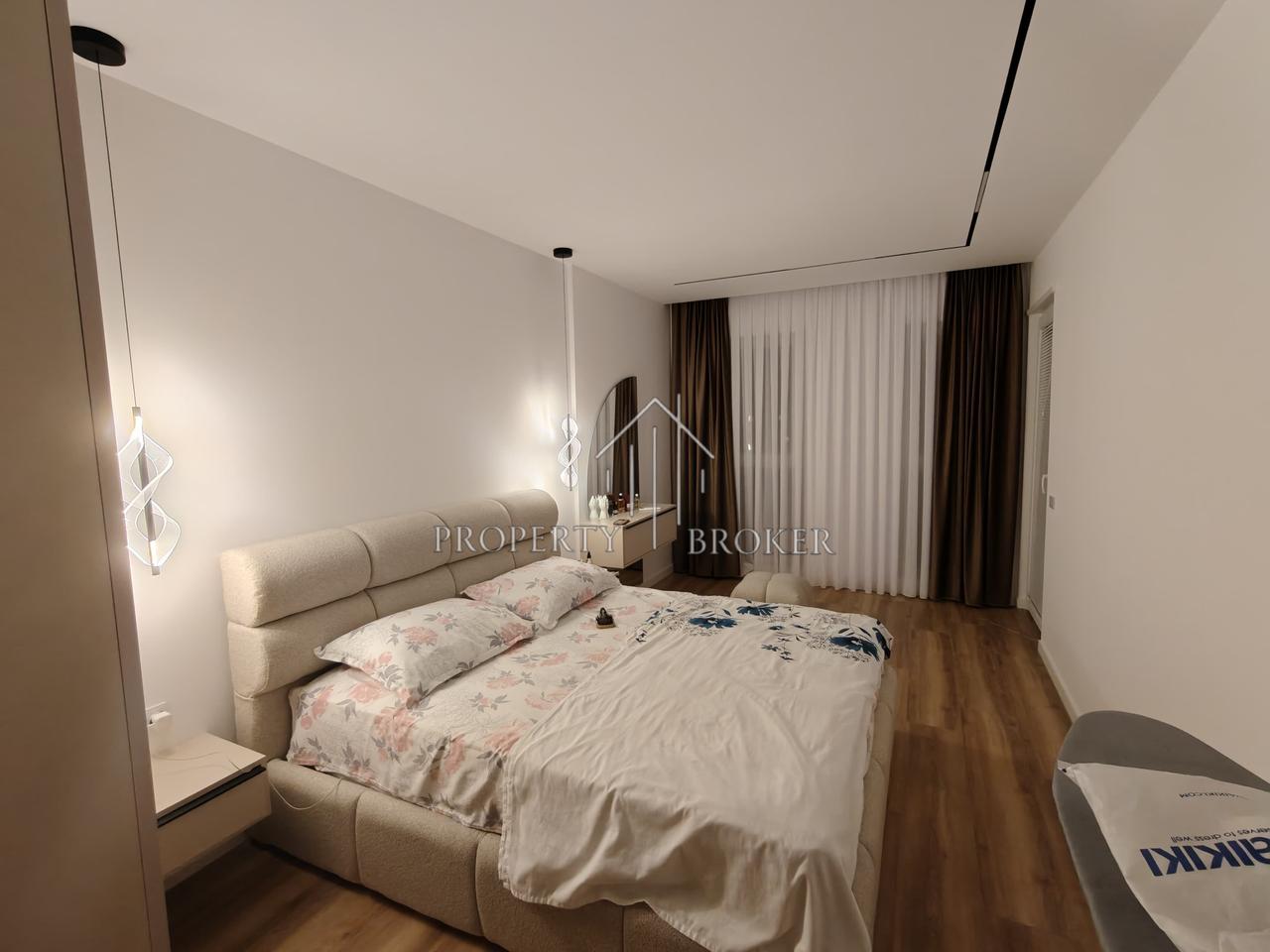 Shitet apartament 2+1 plotesisht i mobiluar tek Univers City!