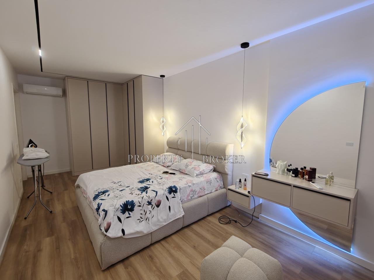 Shitet apartament 2+1 plotesisht i mobiluar tek Univers City!