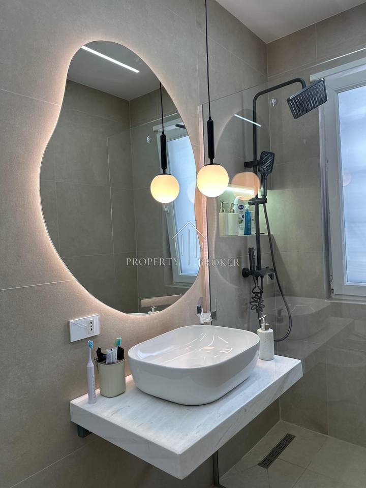 Shitet apartament 2+1 plotesisht i mobiluar tek Univers City!